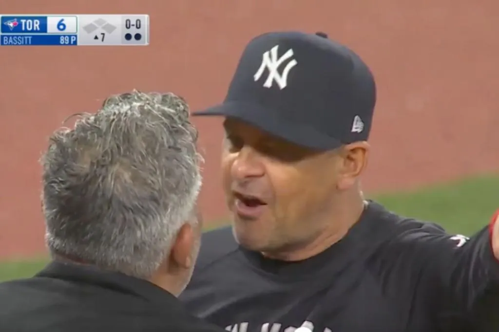 Aaron Boone dan Matt Blake Yankees Dikeluarkan Saat Ketegangan Memuncak di Toronto