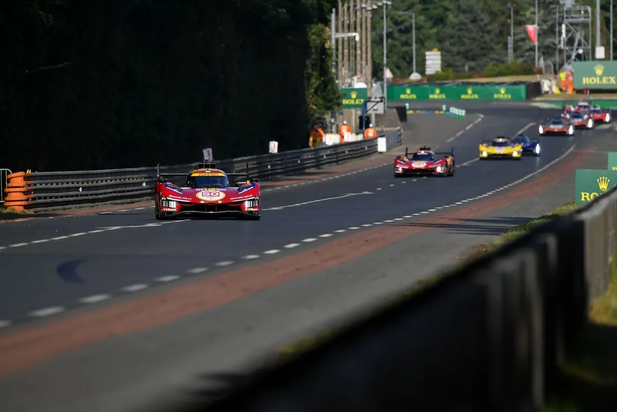 Le Mans 24 Jam, Jam ke-6: Ferrari memimpin, Porsche terbaik dari yang lain